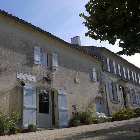 Chambres d'Hôtes - Les Bujours Saint-Georges-des-Côteaux Exterior foto