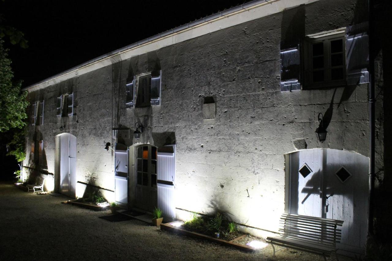 Chambres d'Hôtes - Les Bujours Saint-Georges-des-Côteaux Exterior foto